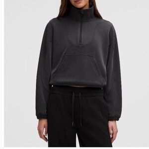 Lululemon Brushed Softstreme
Ribbed Half Zip BLK  size 6